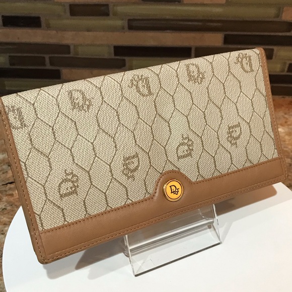 DIOR Honeycomb Leather Bifold Wallet 😍🔥 - Picture 4 of 17